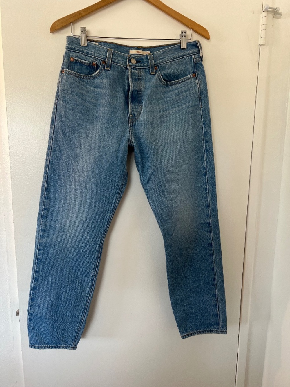 Levi's Premium Wedgie Jeans Size 29 Light Wash High Rise Straight Crop
